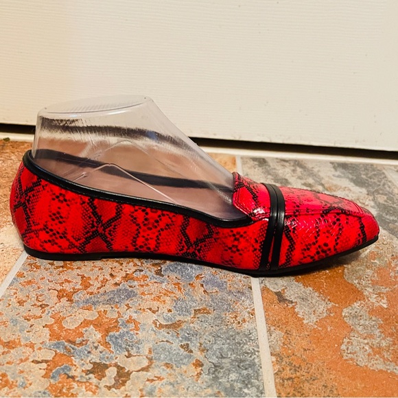 🐦‍🔥NWOB Frisky Kalita Rose Snake Print Red/Black Loafers/Flats! - Picture 11 of 15